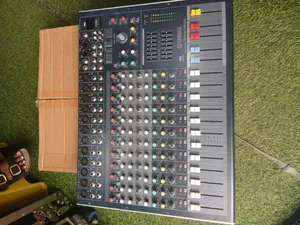 Yamaha SMX 1200 Raw Mixing Console