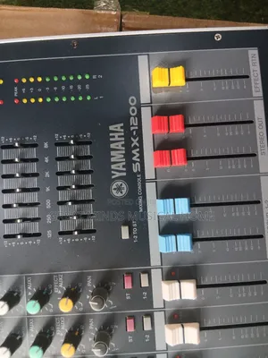 Yamaha SMX 1200 Raw Mixing Console