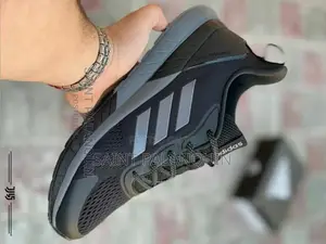 Adidas Questar Sneakers