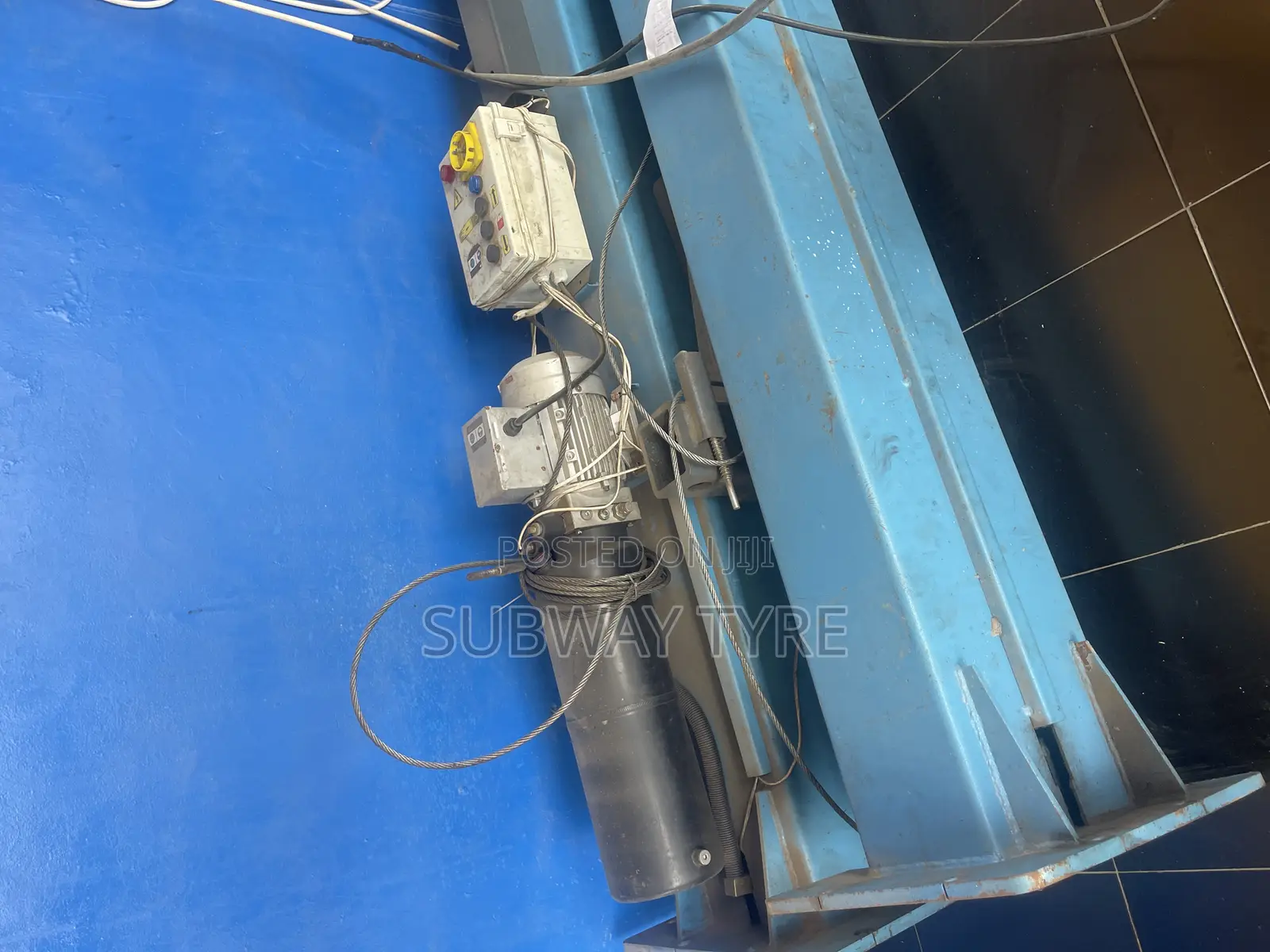 Car Lifter Two Post Tyre Changer