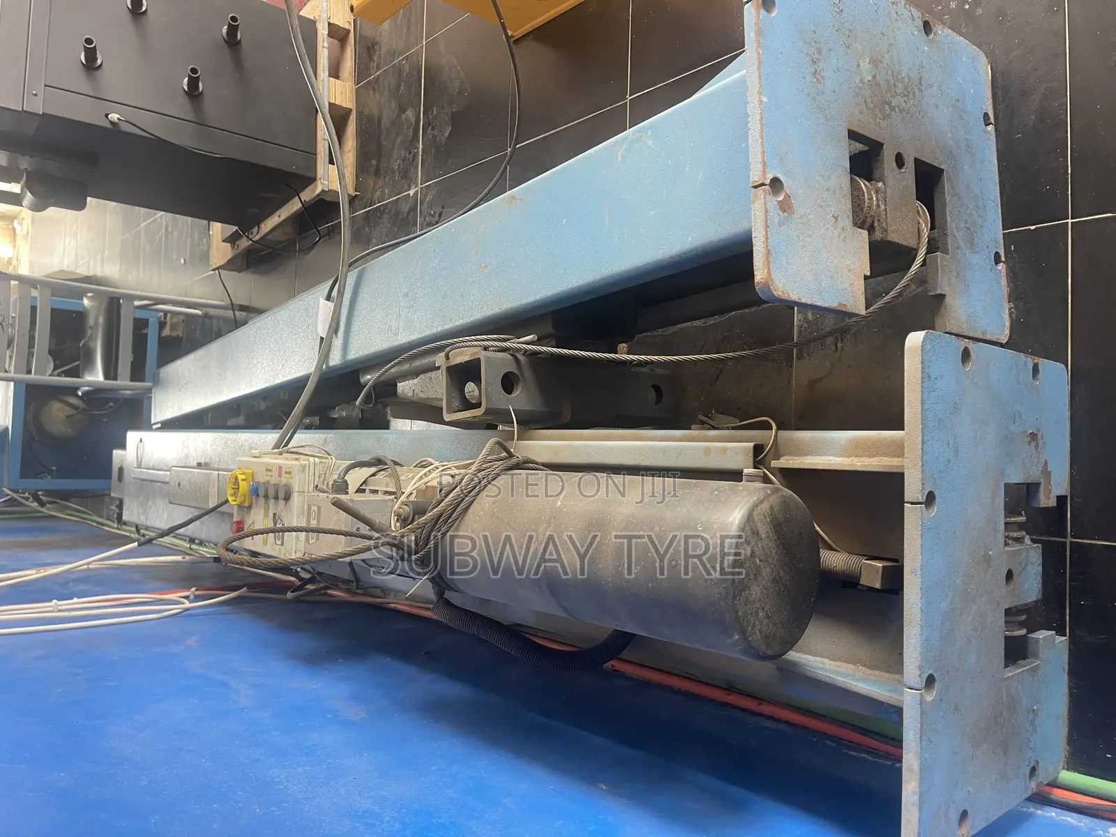 Car Lifter Two Post Tyre Changer