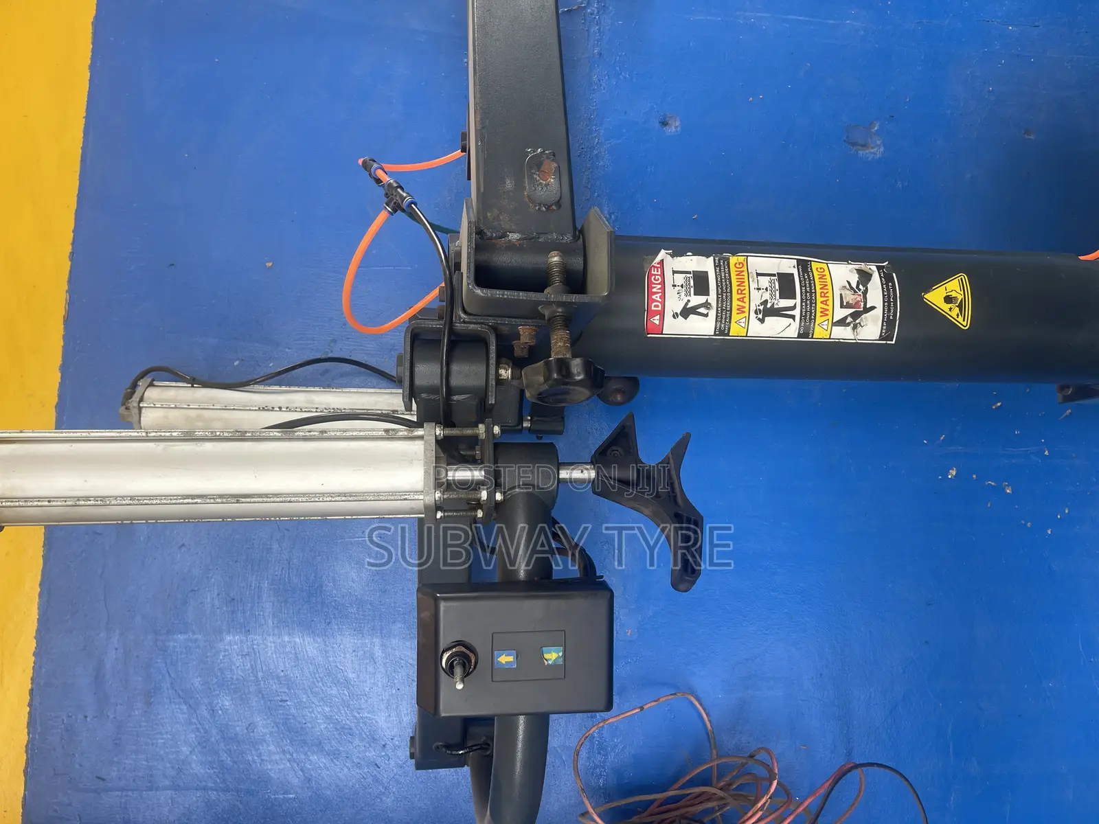 Car Lifter Two Post Tyre Changer