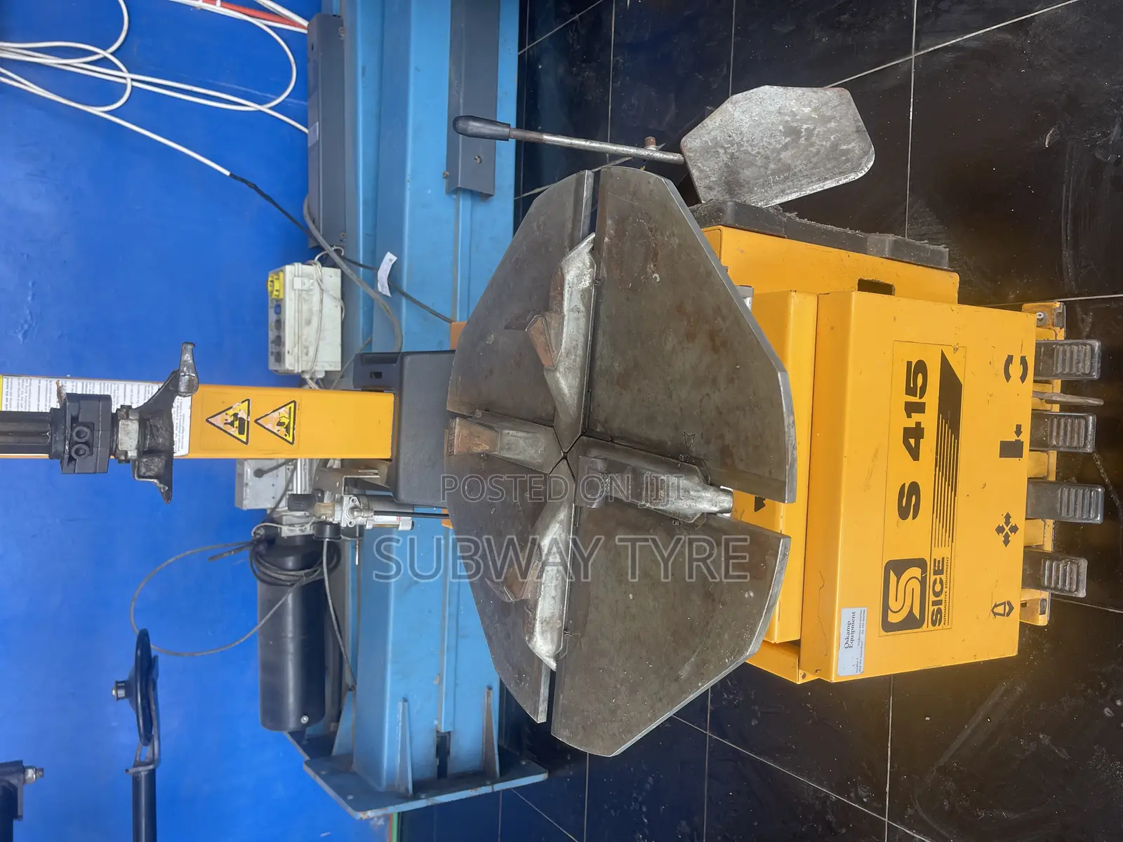 Car Lifter Two Post Tyre Changer