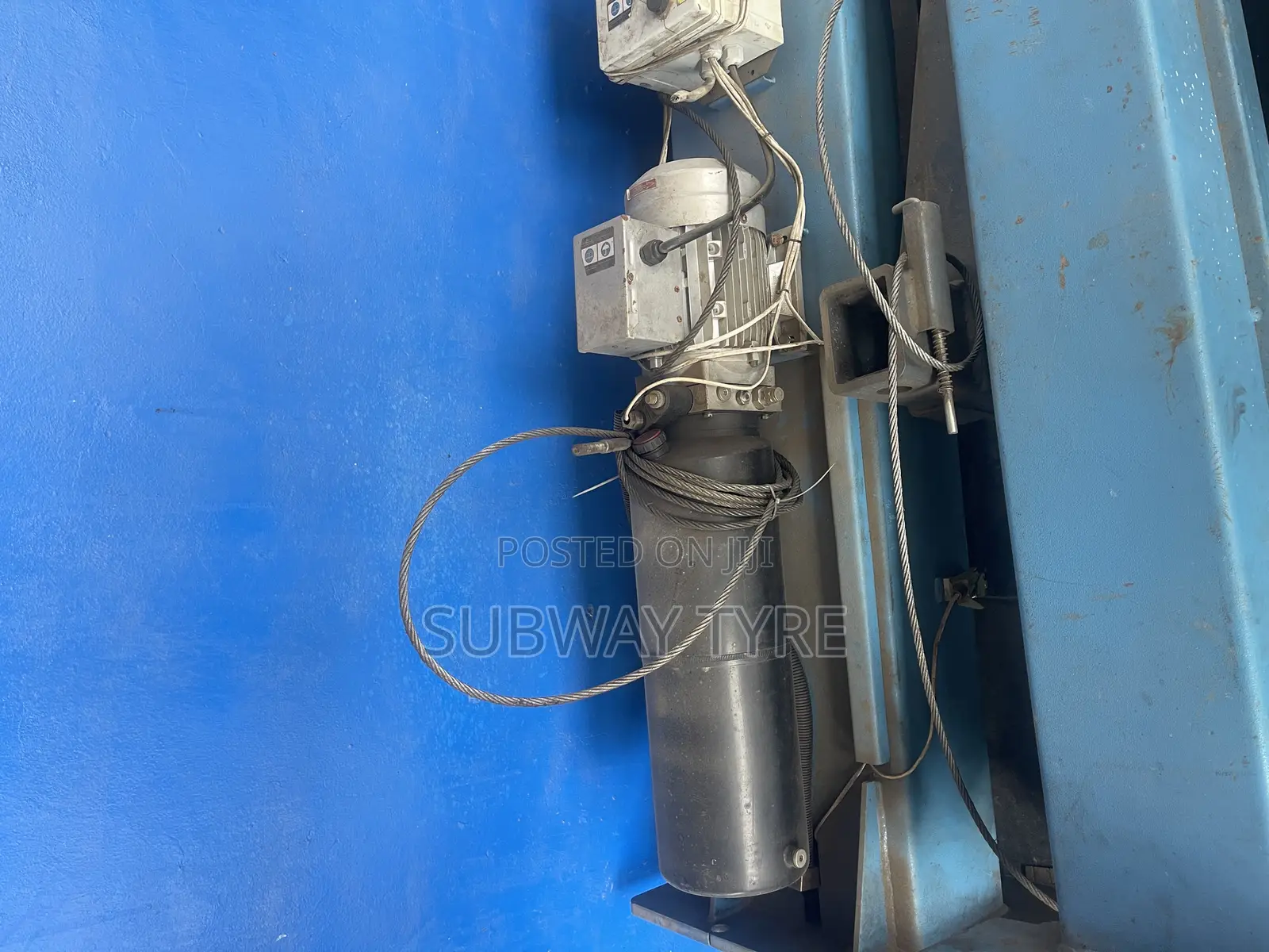 Car Lifter Two Post Tyre Changer