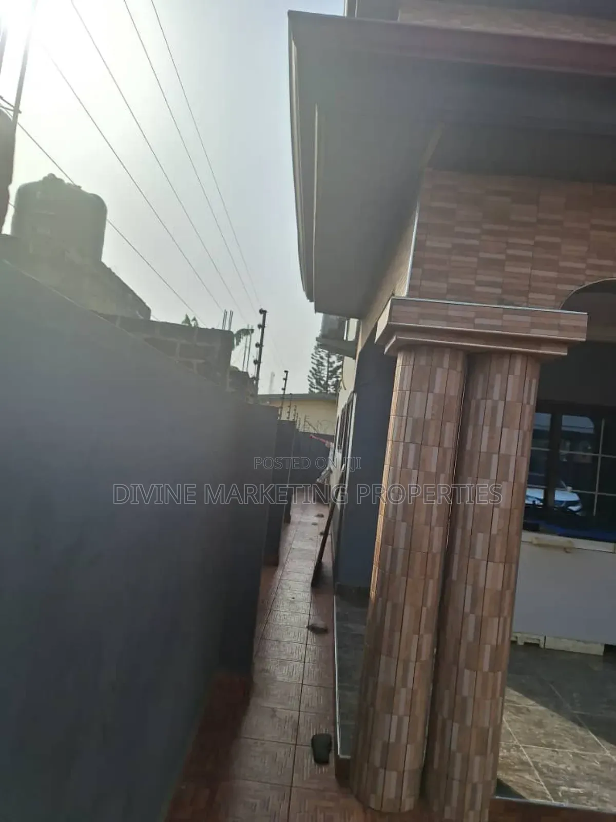 6bdrm House in Ashongman Estate for sale