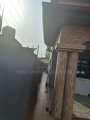 6bdrm House in Ashongman Estate for sale