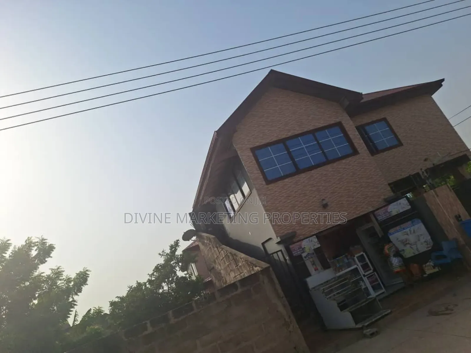 6bdrm House in Ashongman Estate for sale