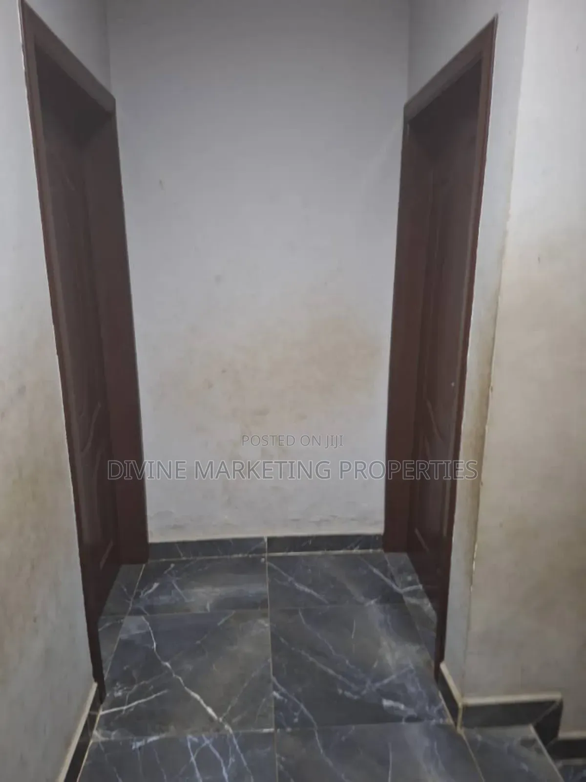6bdrm House in Ashongman Estate for sale