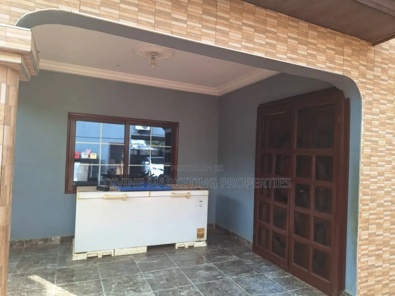 6bdrm House in Ashongman Estate for sale