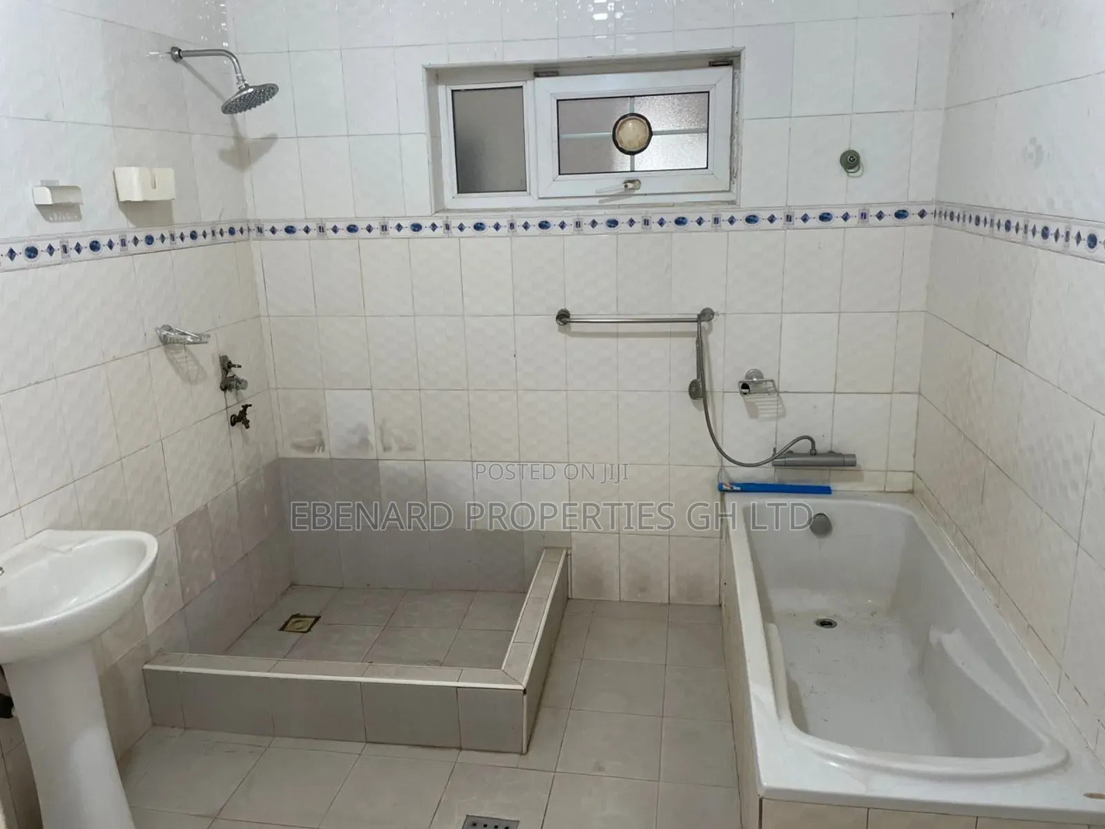 3bdrm House in Ebenard Properties, Tema Metropolitan for rent