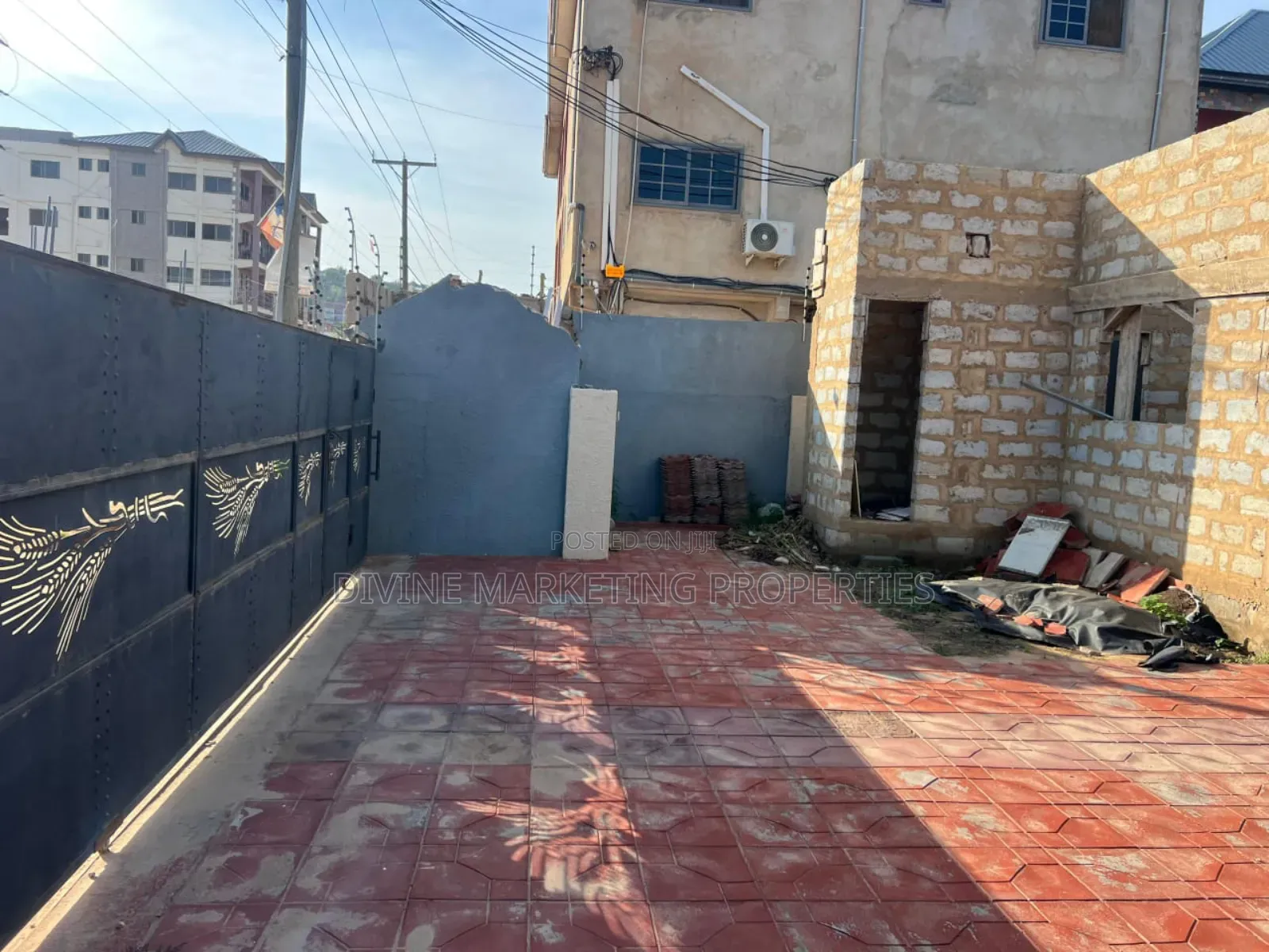 8bdrm House in Choice, Weija for sale