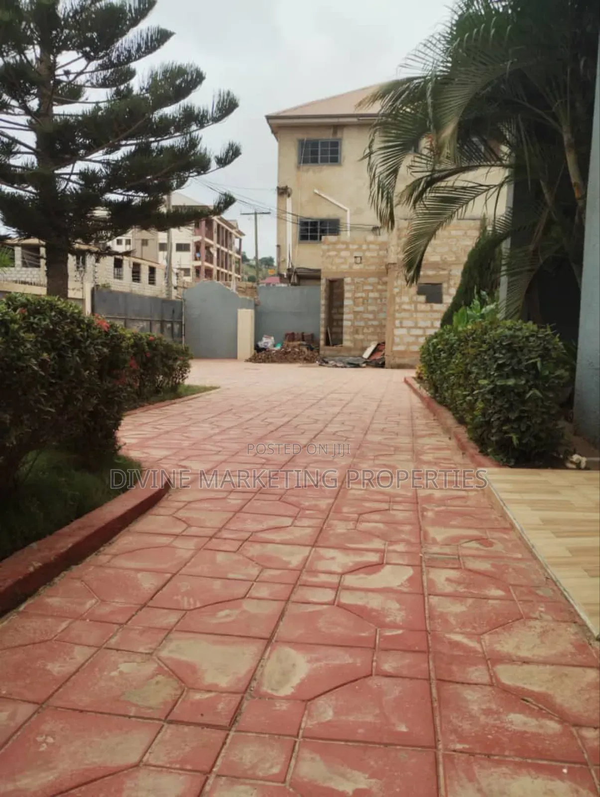 8bdrm House in Choice, Weija for sale