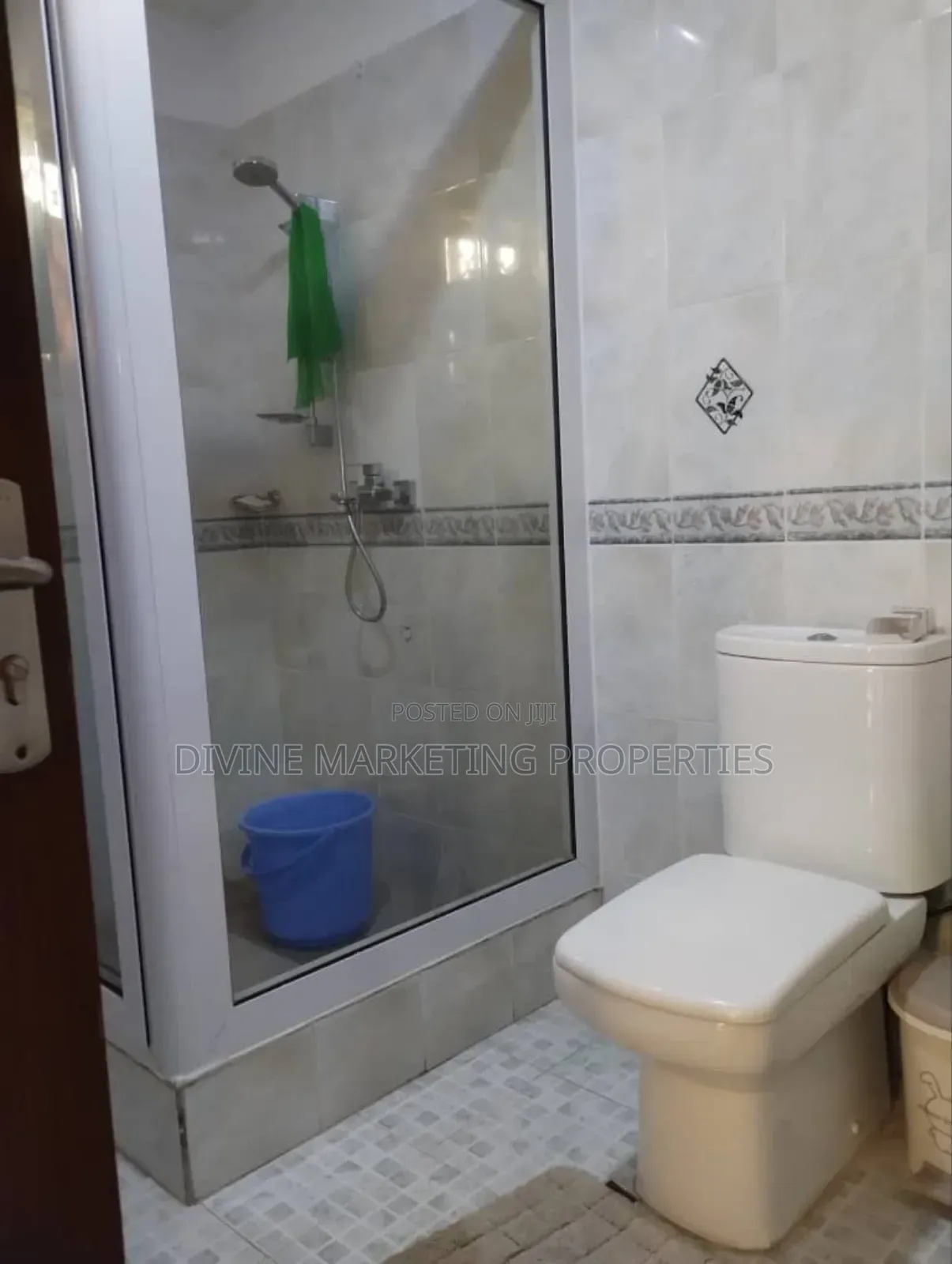 8bdrm House in Choice, Weija for sale