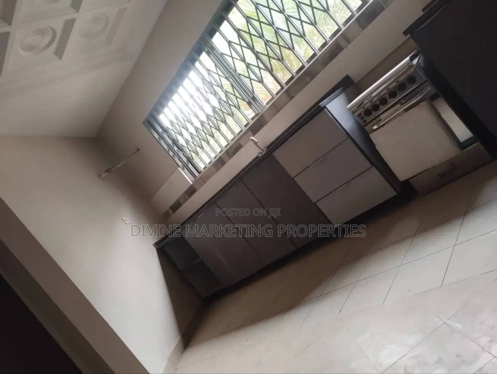 8bdrm House in Choice, Weija for sale
