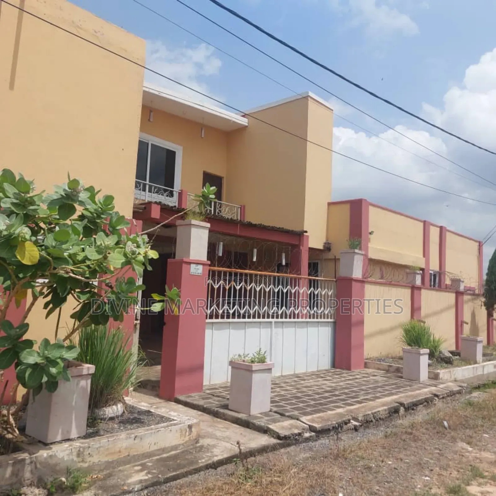 8bdrm House in Near Devtraco, Community 25 for sale