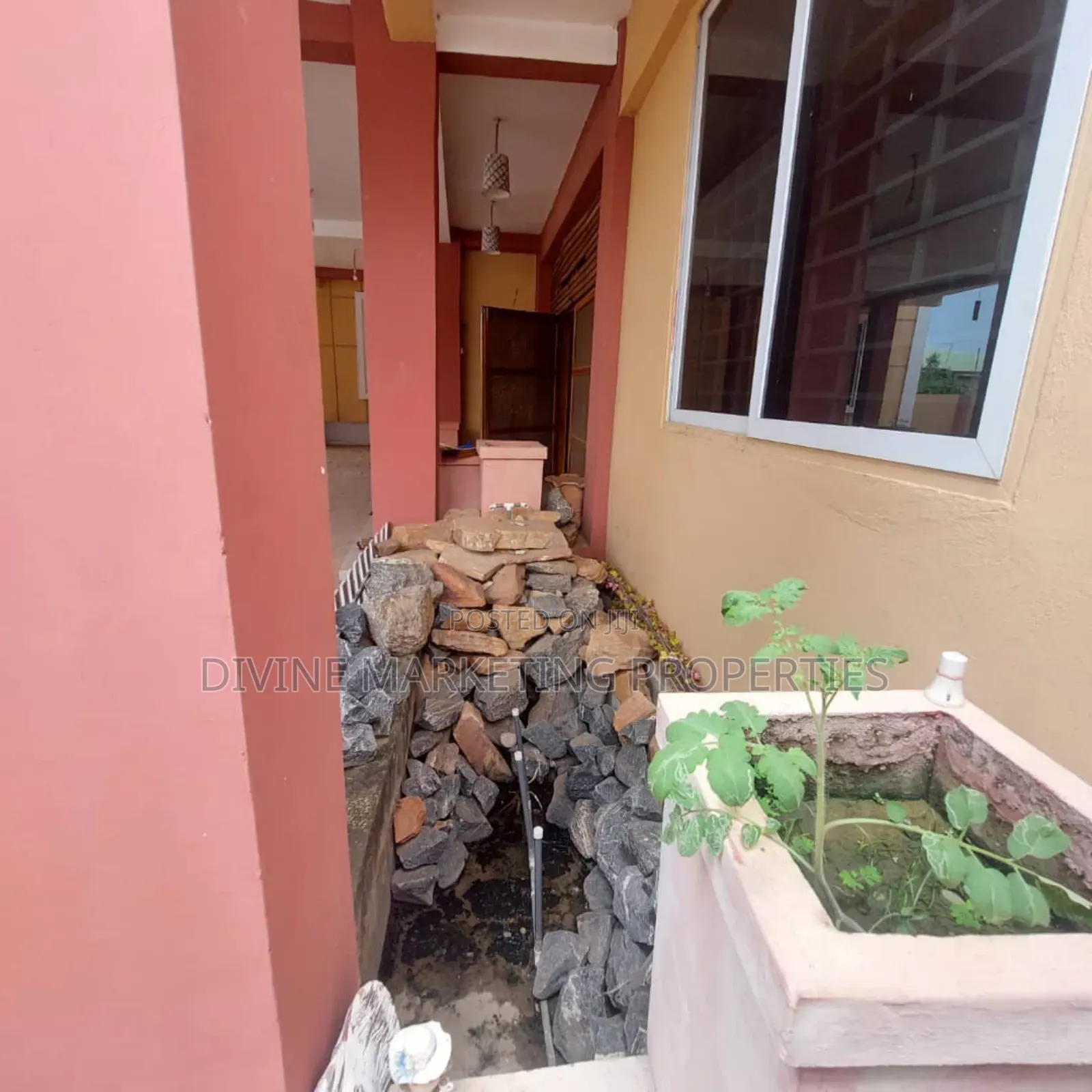 8bdrm House in Near Devtraco, Community 25 for sale