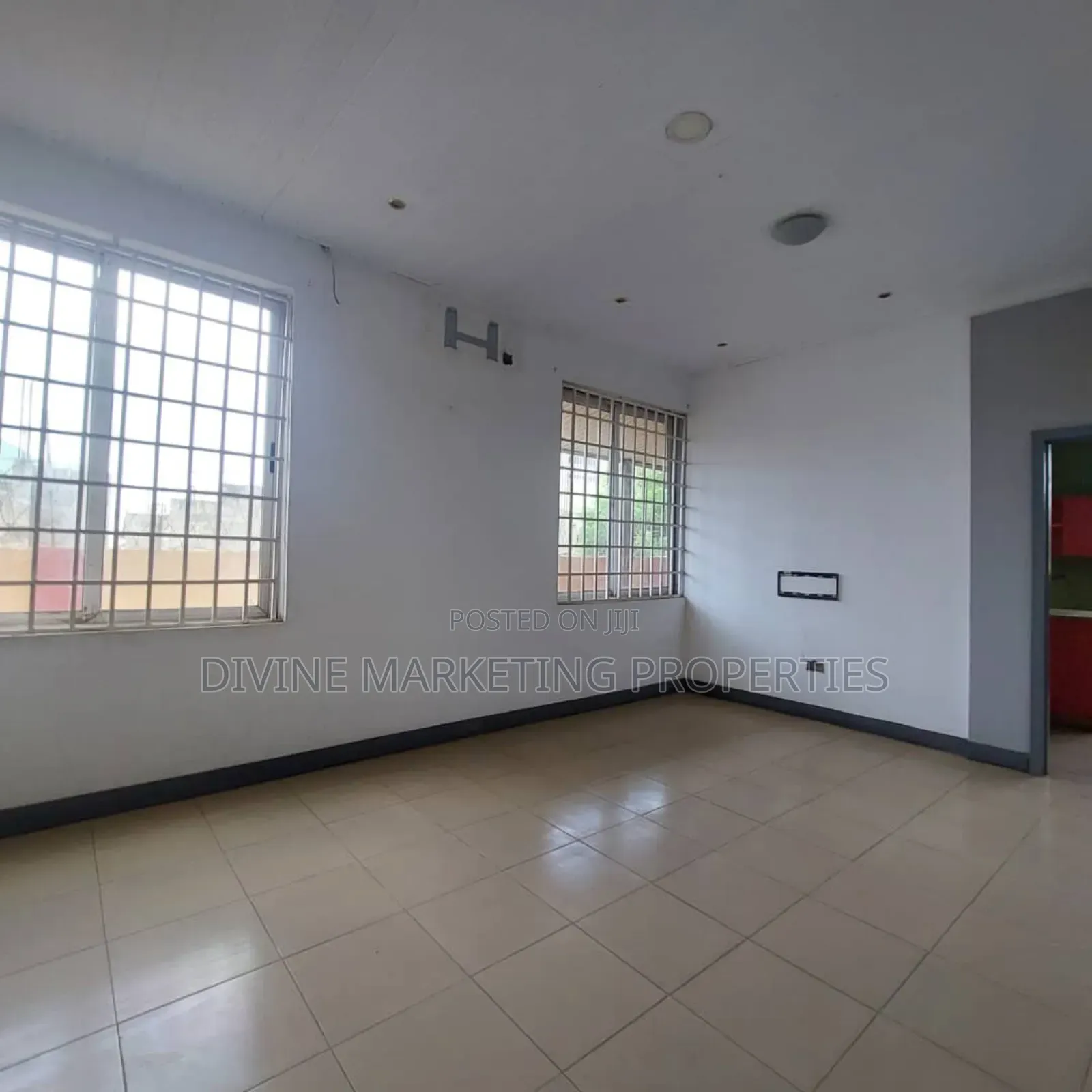 8bdrm House in Near Devtraco, Community 25 for sale