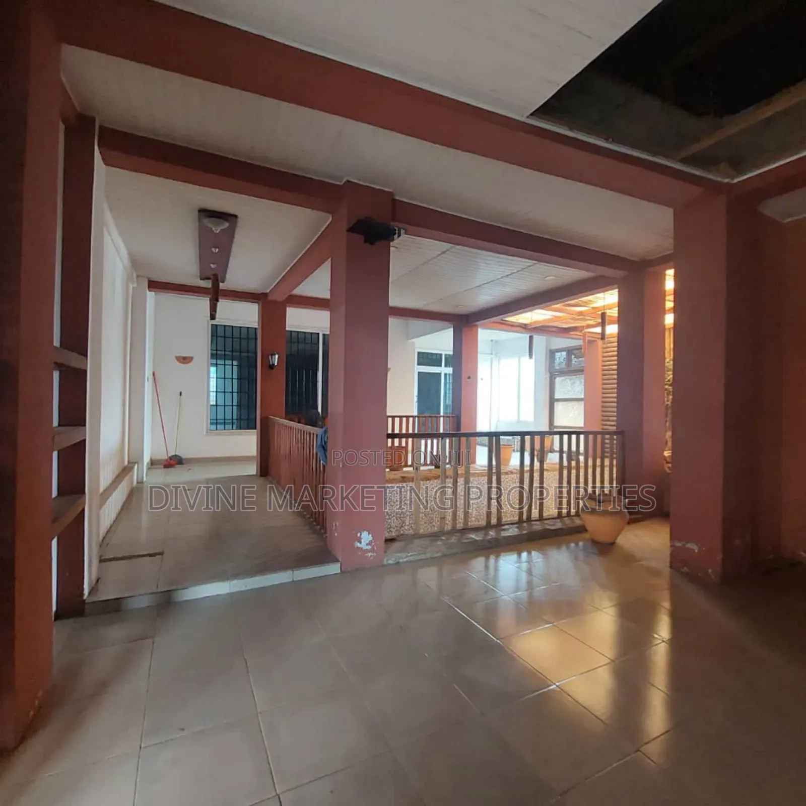 8bdrm House in Near Devtraco, Community 25 for sale