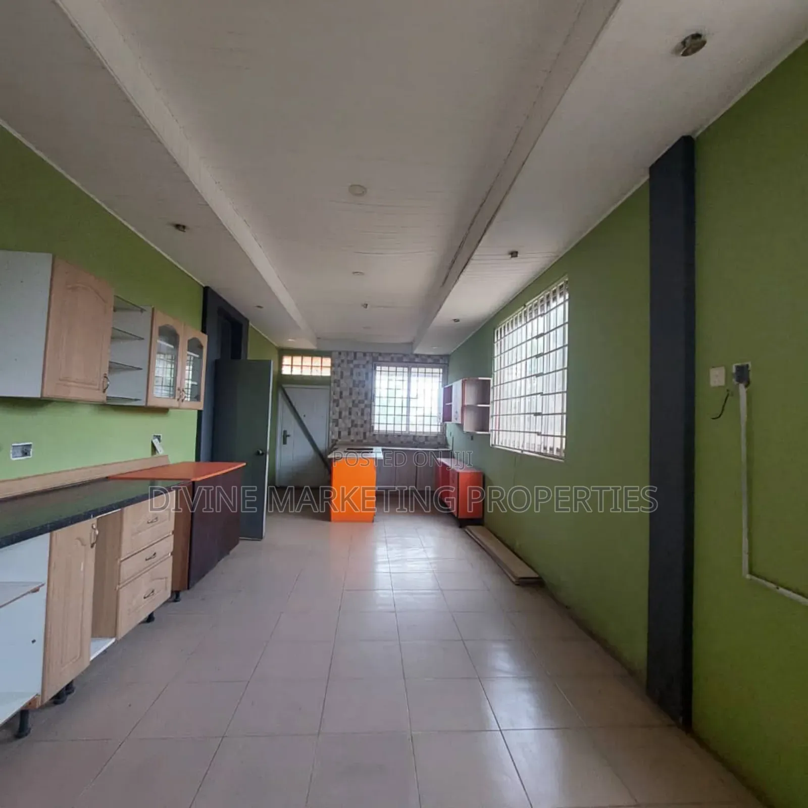 8bdrm House in Near Devtraco, Community 25 for sale