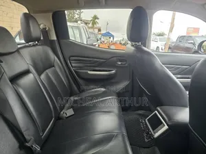 Mitsubishi L200 2022 Red