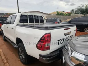 Toyota Hilux 2021 White