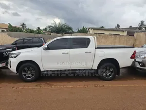 Toyota Hilux 2021 White