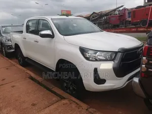 Toyota Hilux 2021 White