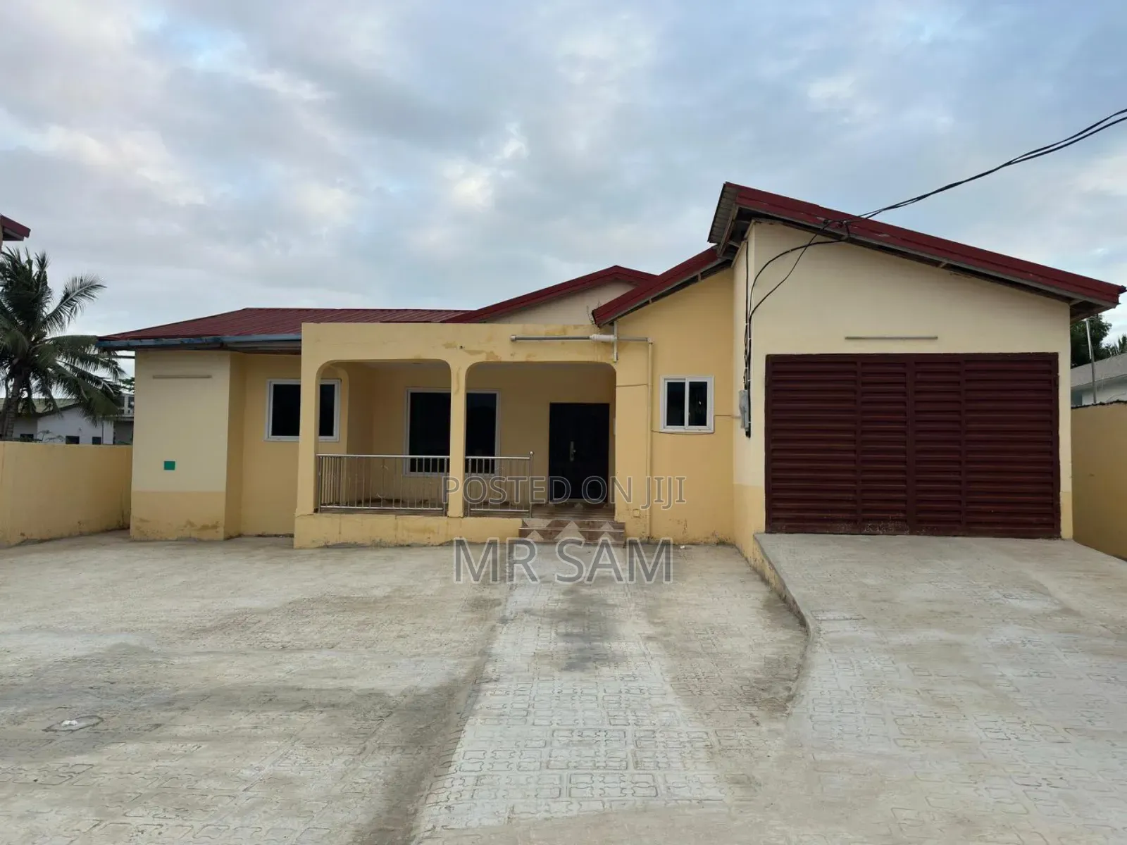 5bdrm House in Sam Properties, Mallam for sale