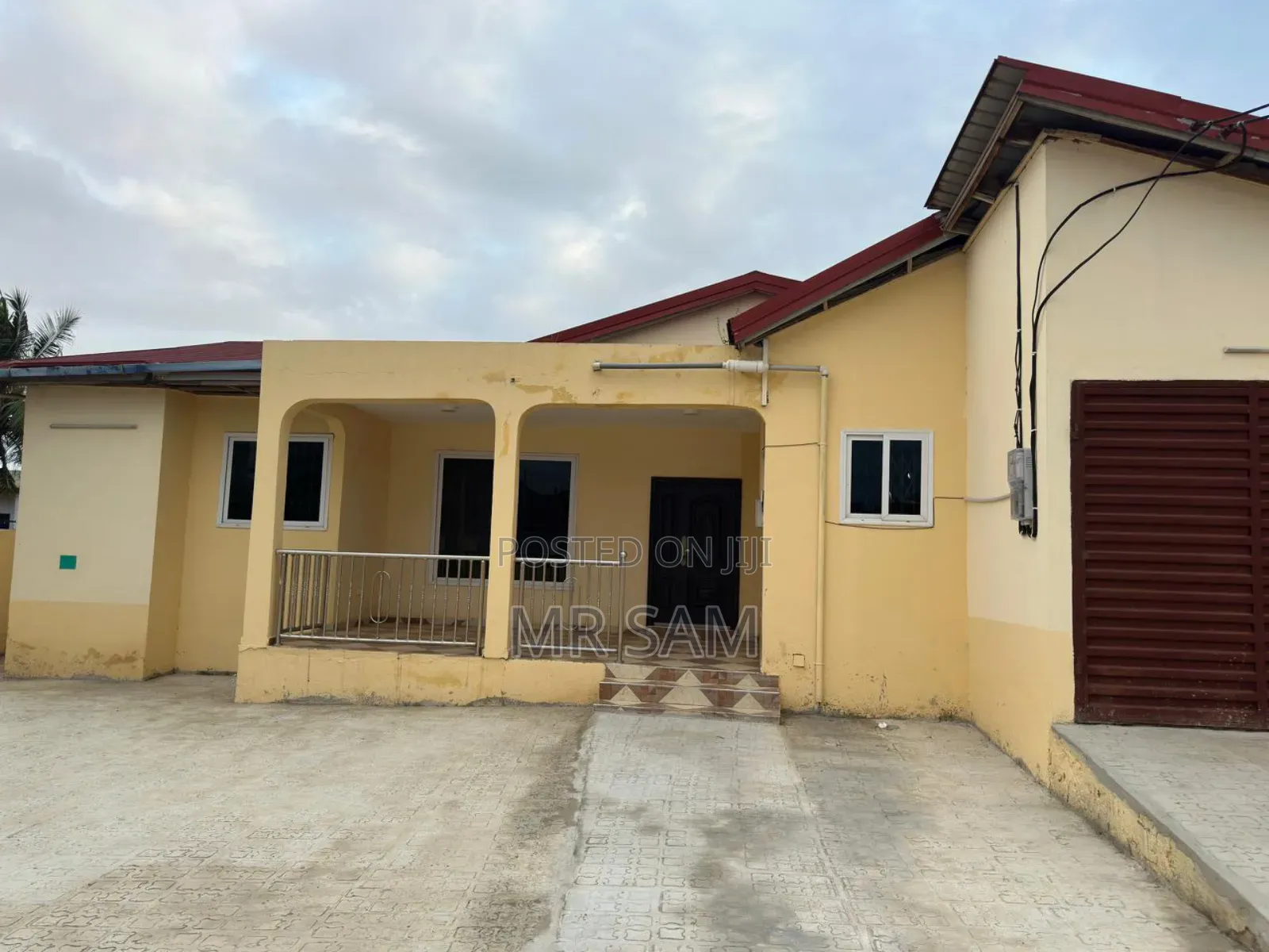 5bdrm House in Sam Properties, Mallam for sale
