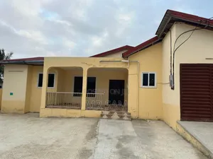 5bdrm House in Sam Properties, Mallam for sale