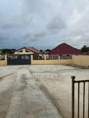 5bdrm House in Sam Properties, Mallam for sale