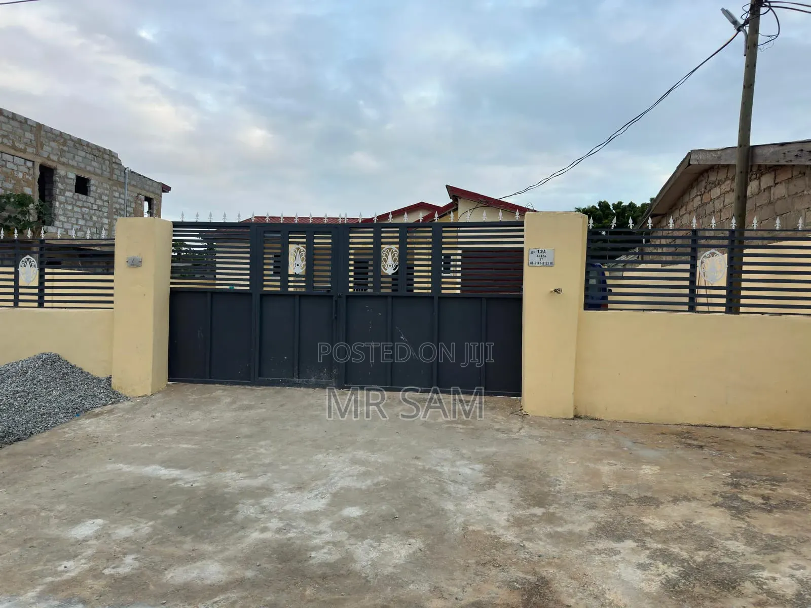 5bdrm House in Sam Properties, Mallam for sale