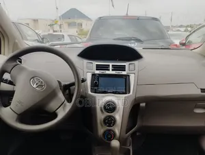 Toyota Vitz 1.3 AWD 5dr 2010 Gray