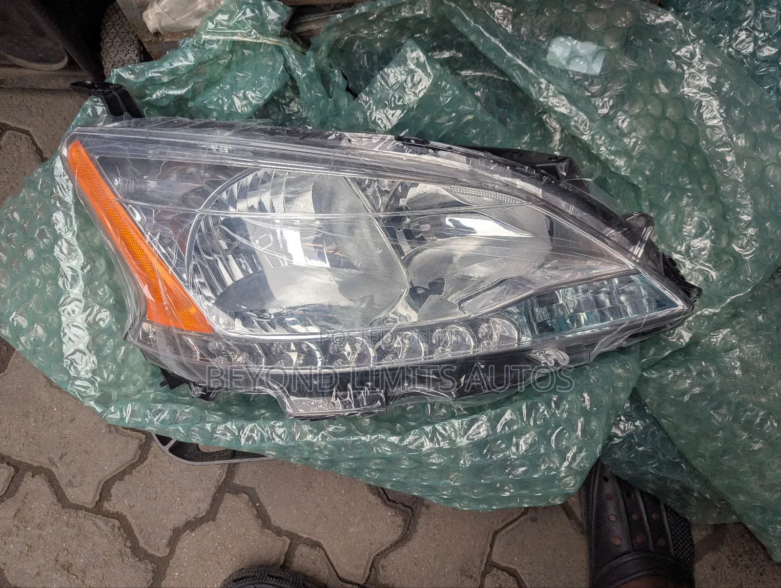 Nissan Sentra 2013,2014,2015 Headlight / Light