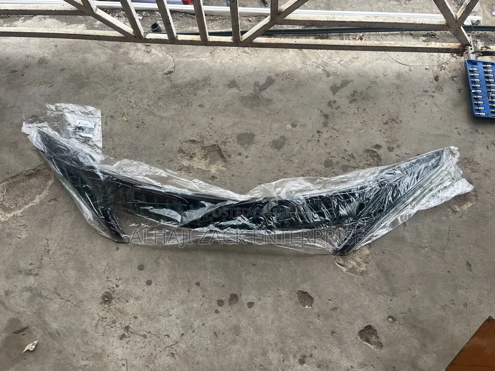 Toyota Camry 2002 Bonnet Shade