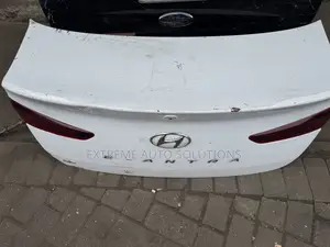 2019-2020 Hyundai Elantra Trunk Lid