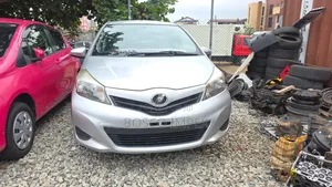 Toyota Vitz 1.3 FWD 5dr 2013 Silver