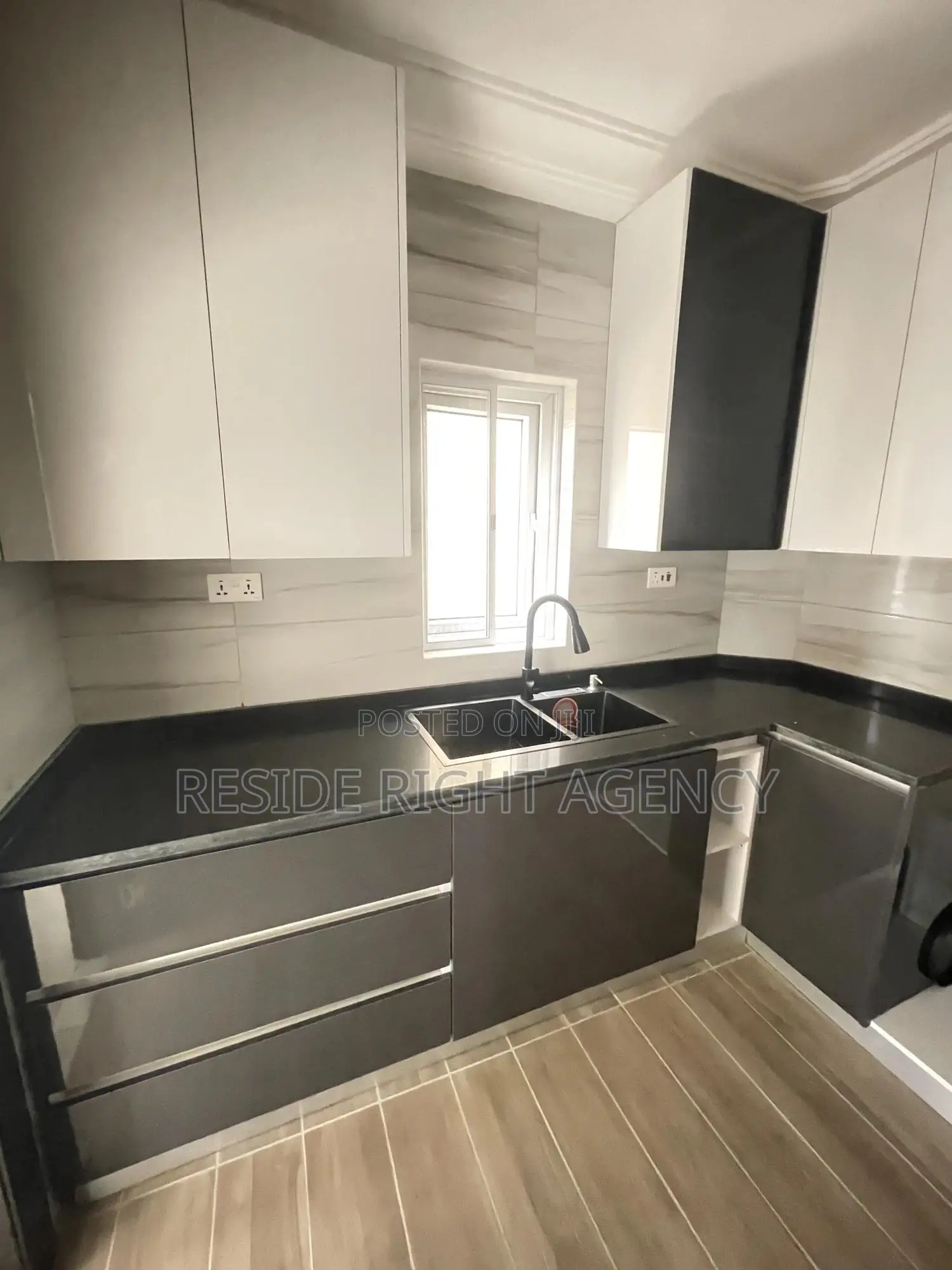 3bdrm Block of Flats in Pokuase for sale