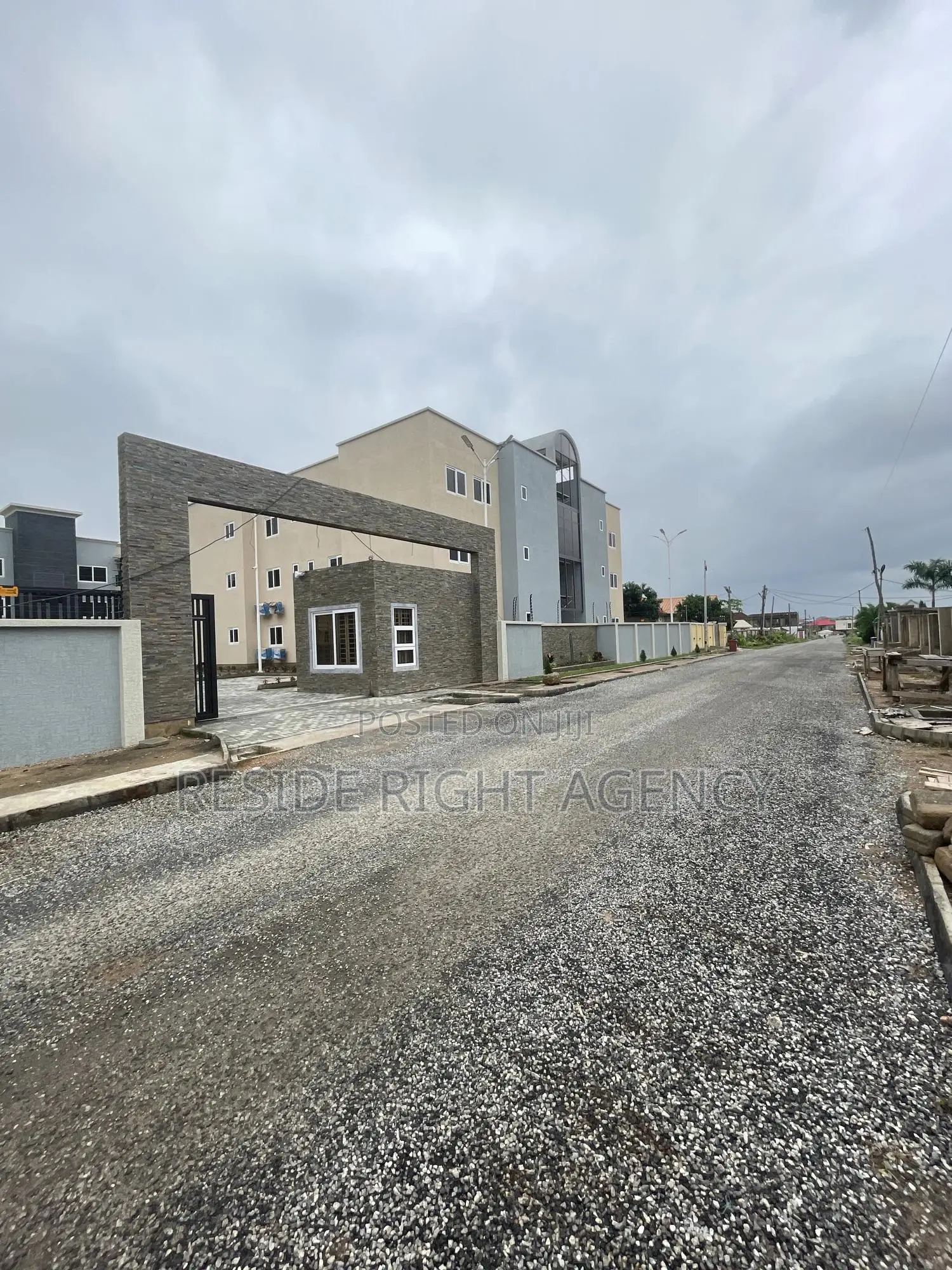 3bdrm Block of Flats in Pokuase for sale
