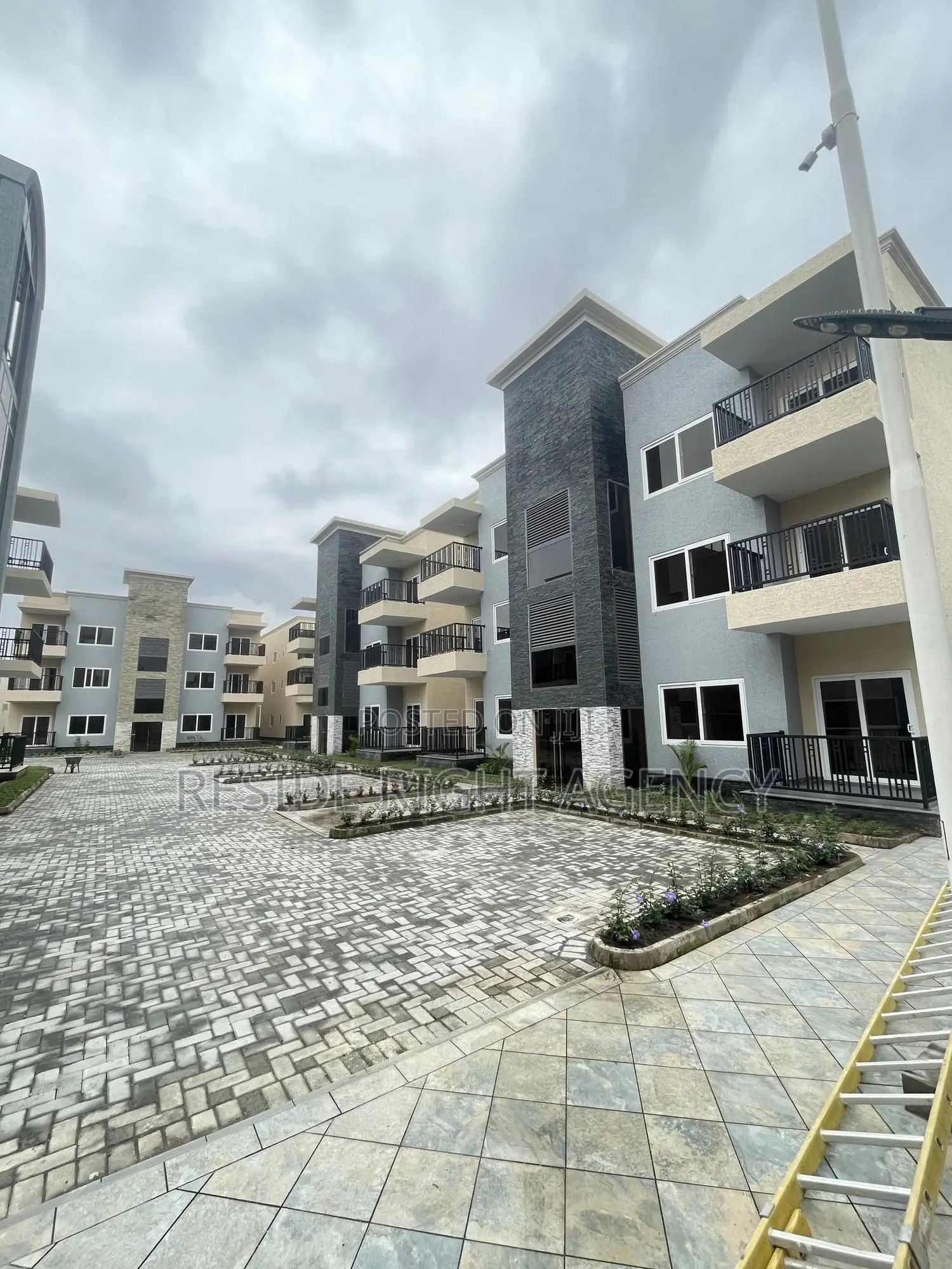 3bdrm Block of Flats in Pokuase for sale