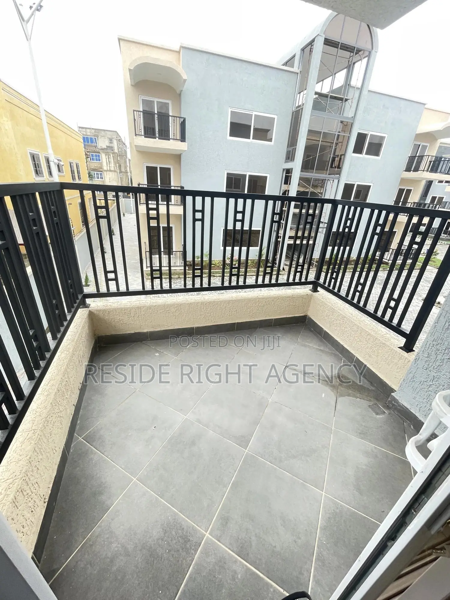 3bdrm Block of Flats in Pokuase for sale
