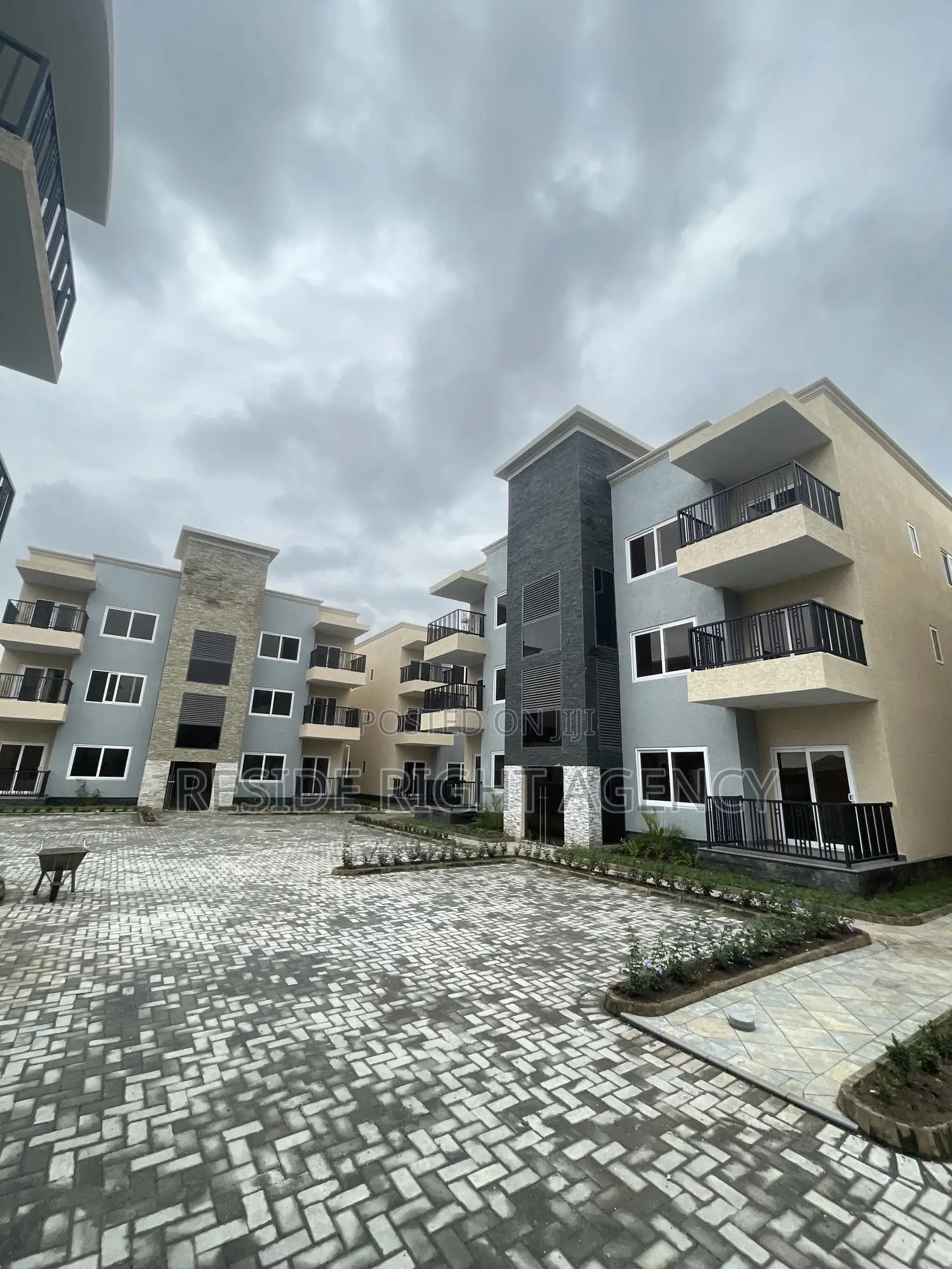 3bdrm Block of Flats in Pokuase for sale