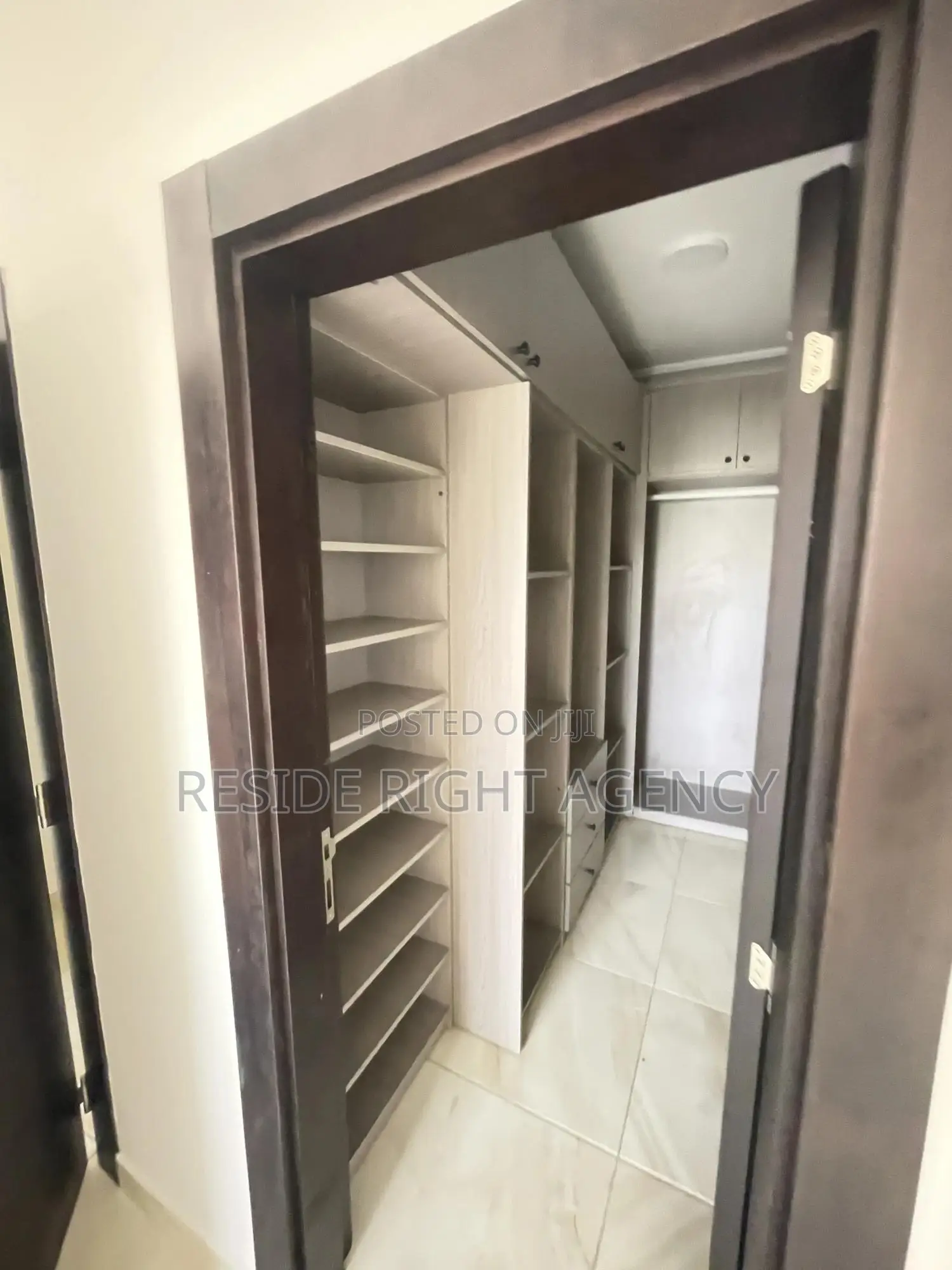 3bdrm Block of Flats in Pokuase for sale