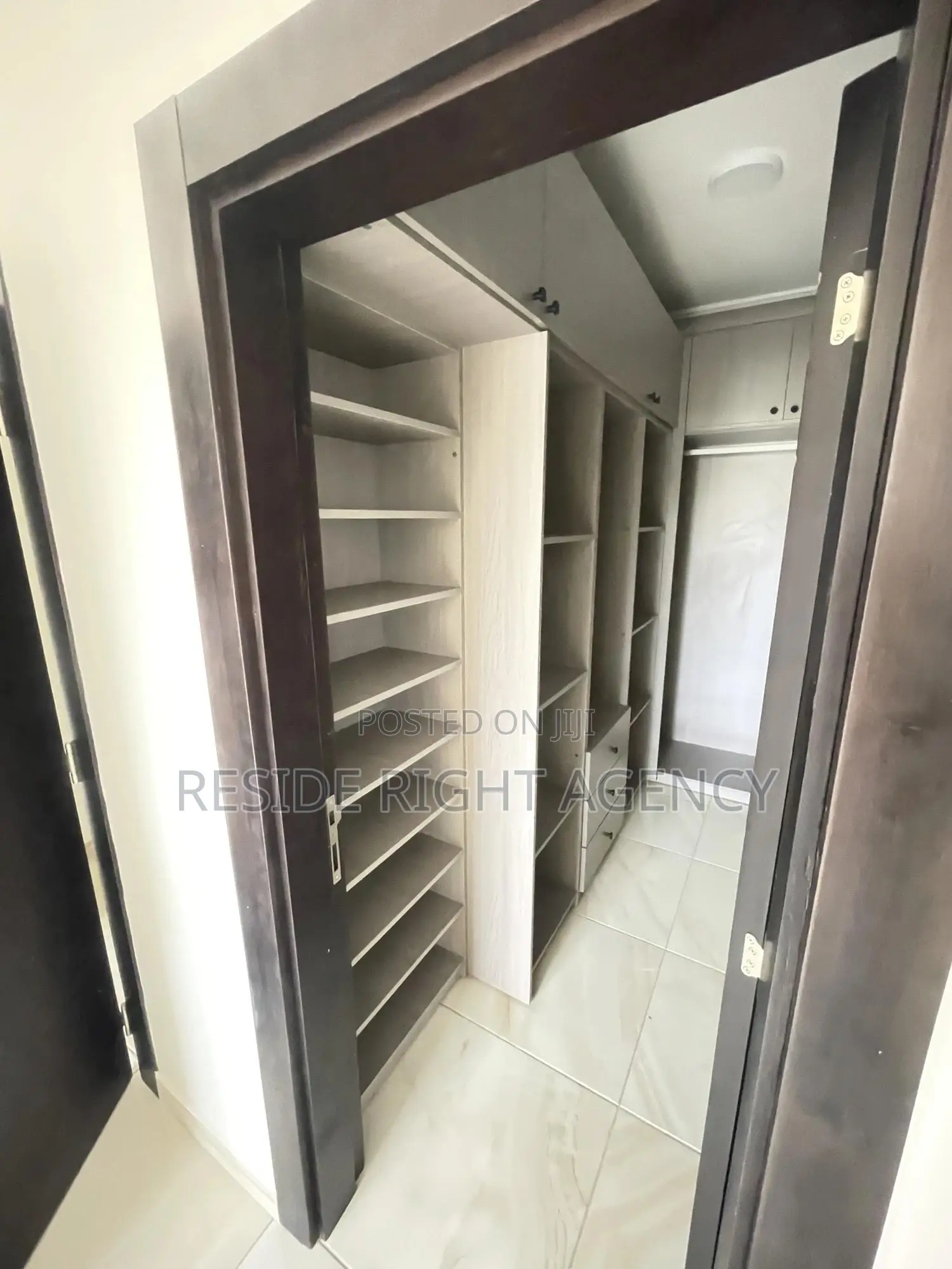 3bdrm Block of Flats in Pokuase for sale