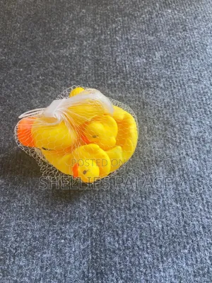 4pcs Bath Duck Toys Rubber Duck Family Squeak Float Ducks