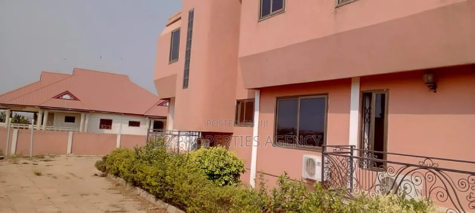 6bdrm Mansion in B2 Properties Agency, Kumasi Metropolitan for sale