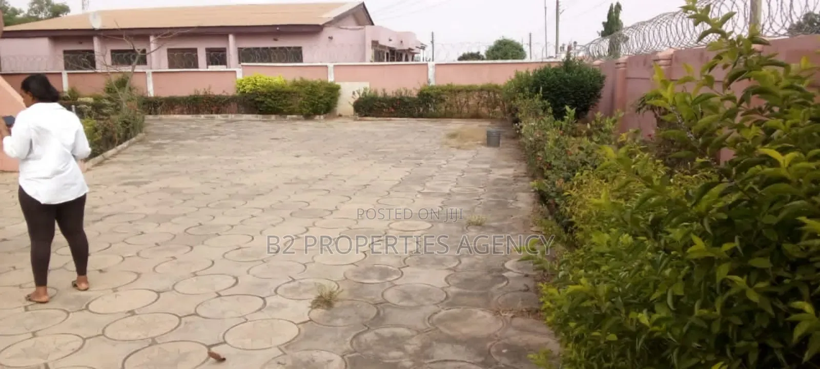 6bdrm Mansion in B2 Properties Agency, Kumasi Metropolitan for sale