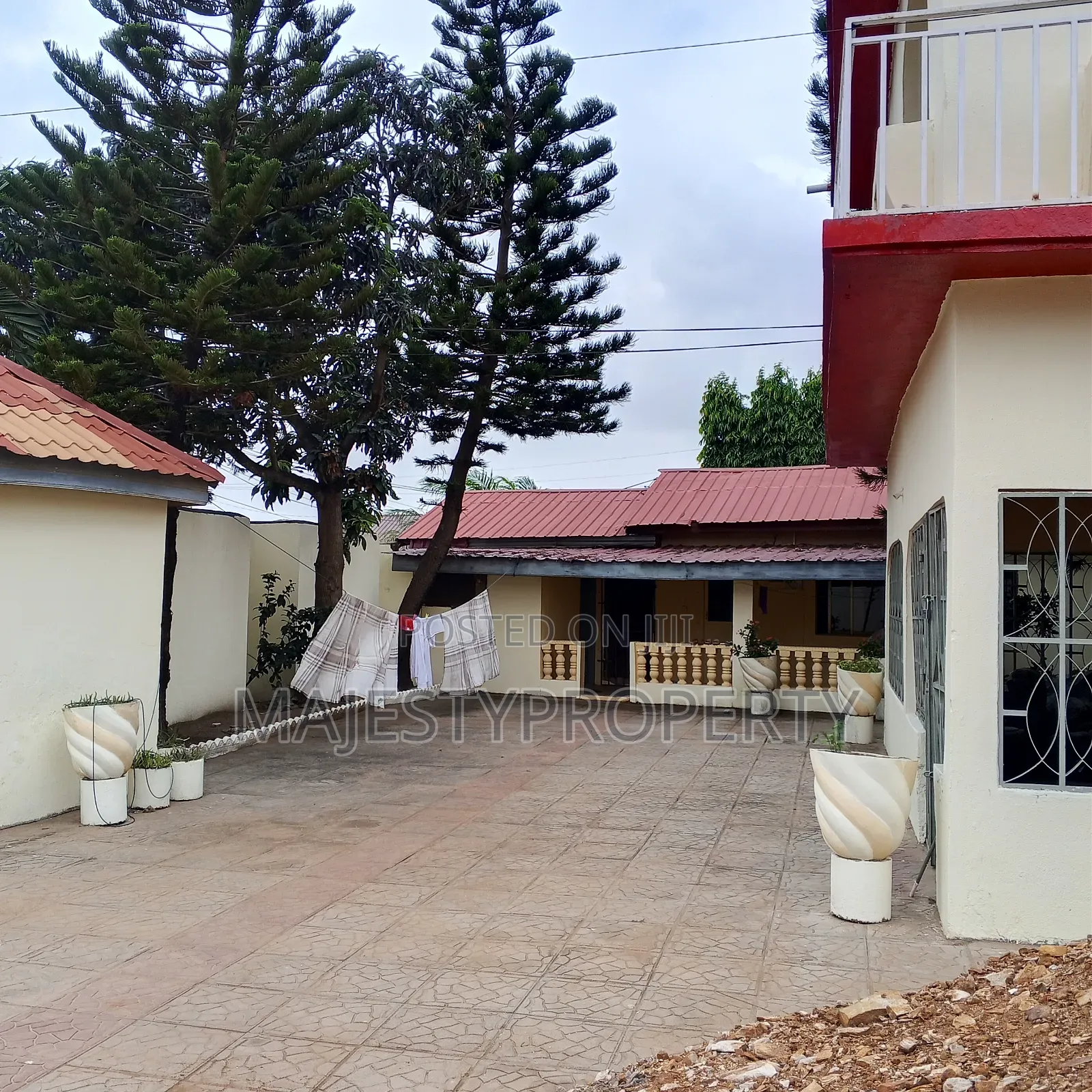 7bdrm Bungalow in East Airport for sale