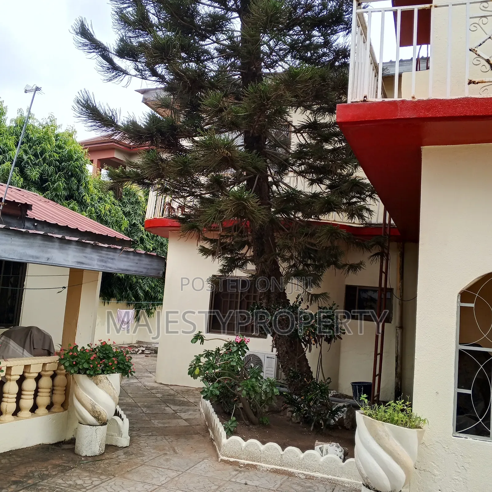 7bdrm Bungalow in East Airport for sale