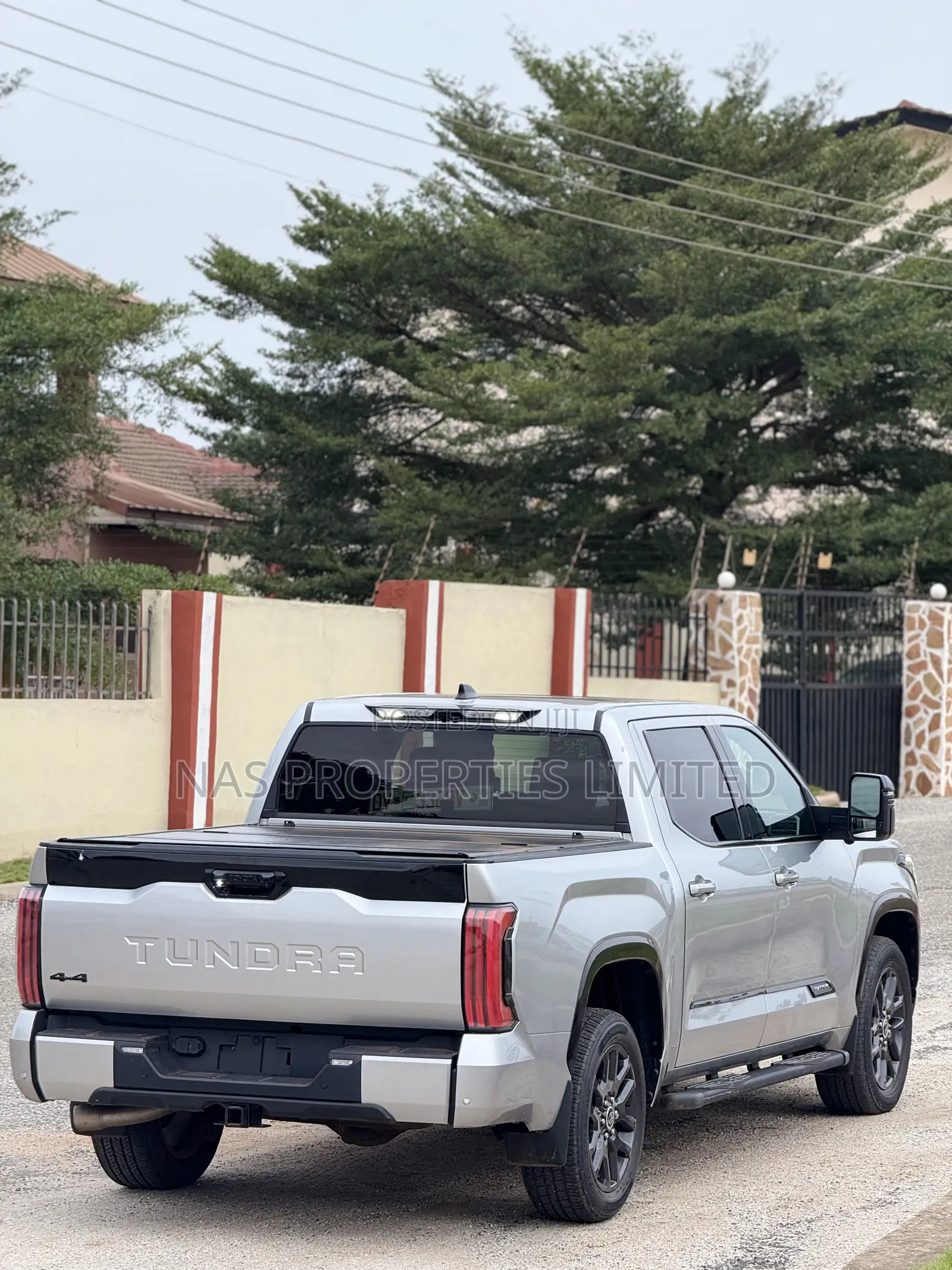 Toyota Tundra Hybrid 2023 Silver